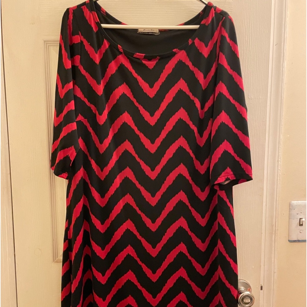 Red and black pattered 2X midi dress
